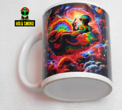 Taza de café diseño espacial alienígena psicodélico