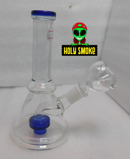 Bong de vidrio trasparente en forma piramidal, con cazoleta de cuenco grande, boquilla  y perc de color.
