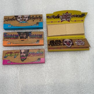 PAPEL LION ROLLING CIRCUS SIN BLANQUEAR COLOR CAFÉ  1 1/4 + TIPS, 50 HOJAS & TIPS.