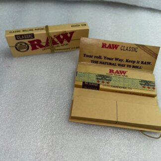 Papeles de fumar Raw 1 1/4 Classic Connoisseur,son sin blanquear, contiene 50 hojas+50
