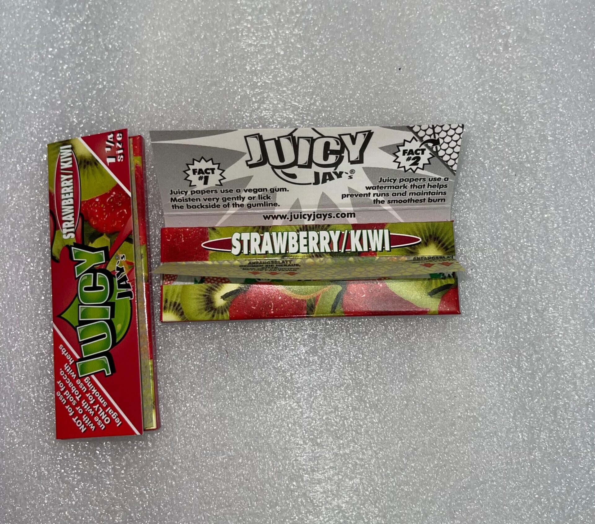 Papel de fumar delgado saborizado de fresa/kiwi de marca Juicy Jay, tamaño 1 1/4, 32 hojas