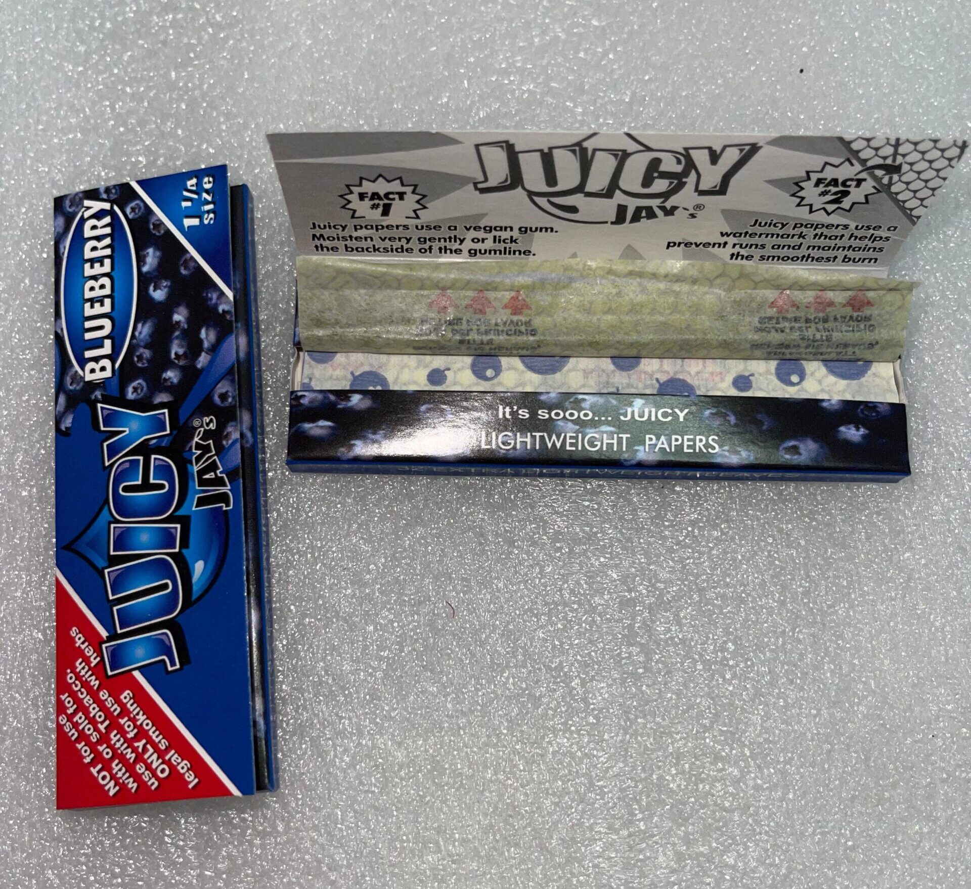 Papel de fumar delgado saborizado de arándanos de marca Juicy Jay, tamaño 1 1/4, 32 hojas