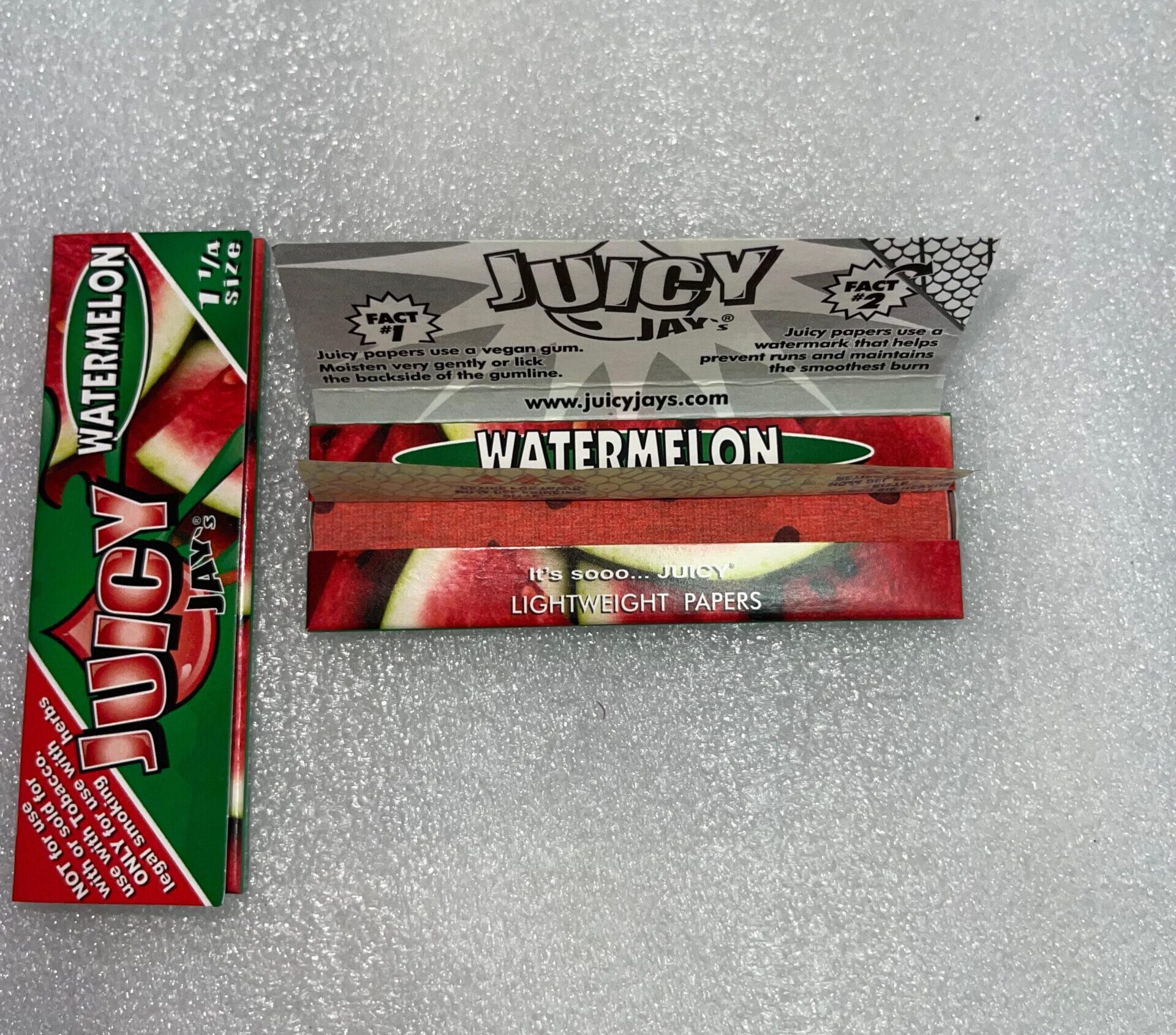 Papel de fumar delgado saborizado de sandía de marca Juicy Jay, tamaño 1 1/4, 32 hojas