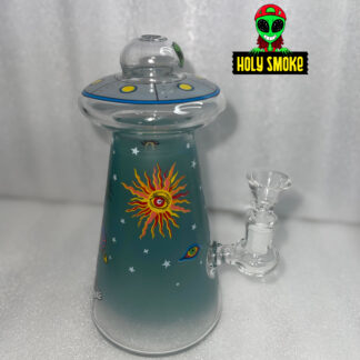 Bong de cristal UFO Alien, mide aprox 18 cm de altura.