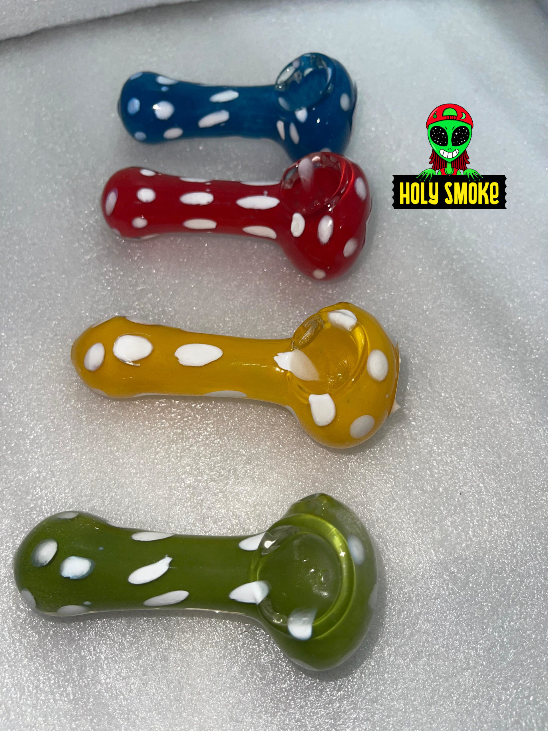 Pipa forma de cuchara en colores diferentes y diseño de puntos , tamaño de 10 cm de largo aprox.