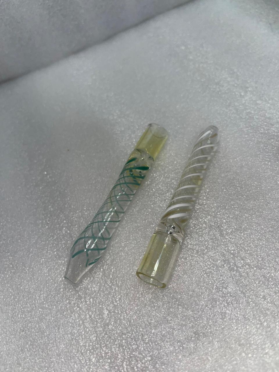 Pipa De Vidrio, hitter en forma de bala con líneas de color en espiral, tamaño 8 cm